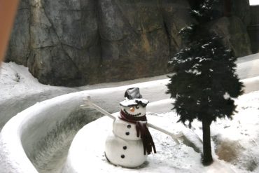 Lumiukko Dubaissa (lumi on ihan oikeaa!)