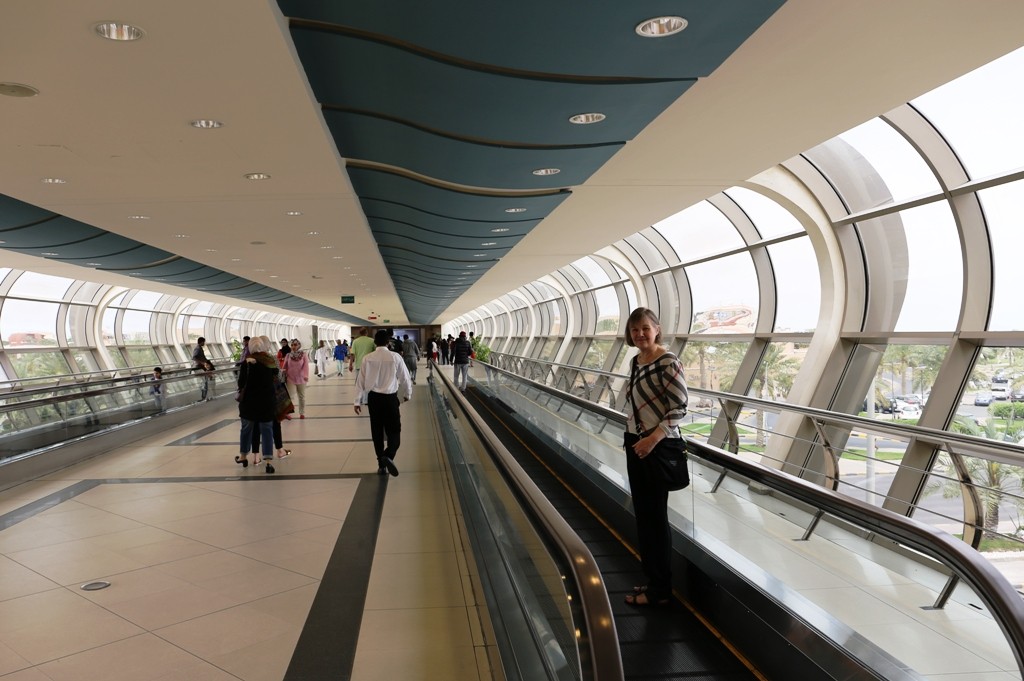 Tämä ei ole lentokentältä vaan ostoskeskuksesta - mitä sitä turhaan kävelemään