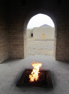 Liekkejä ja öljyä Bakussa