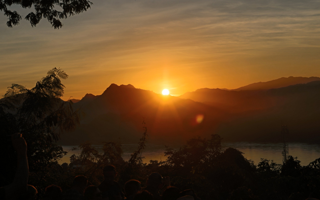 Auringonlasku Luang Prabangissa, Laosissa