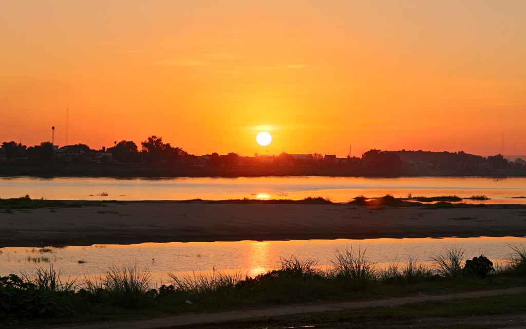 Auringonlasku Mekong-joella, Vientiane, Laos