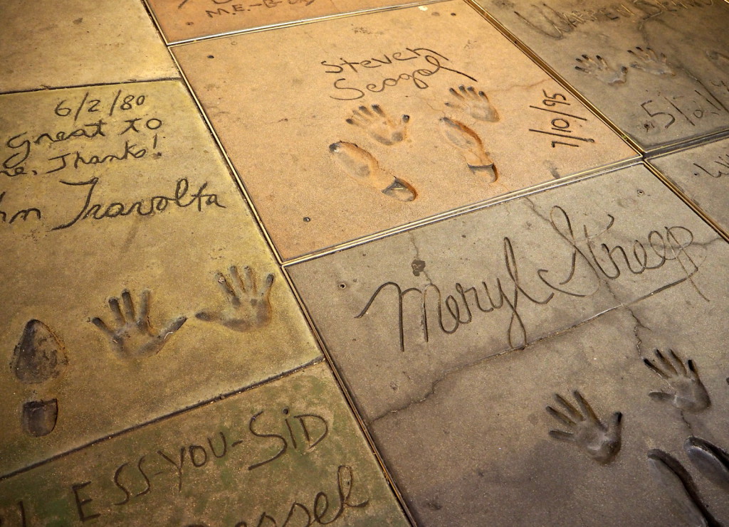 Kiinalaisen teatterin edustalla