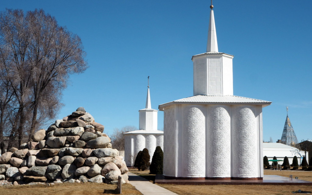 Uskontojen puisto Issyk-Kul