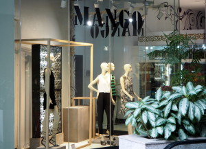 Astana Khan Shatyr liikkeitä