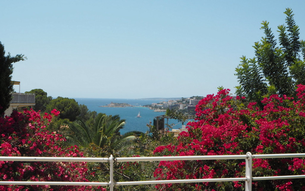 Näkymä Mirón työtilalta Välimerelle Näkymä Mirón työtilalta Välimerelle