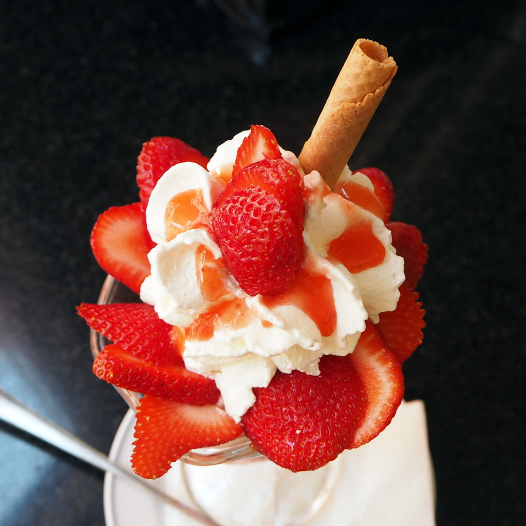 Jäätelöä ja mansikoita Mallorcalla