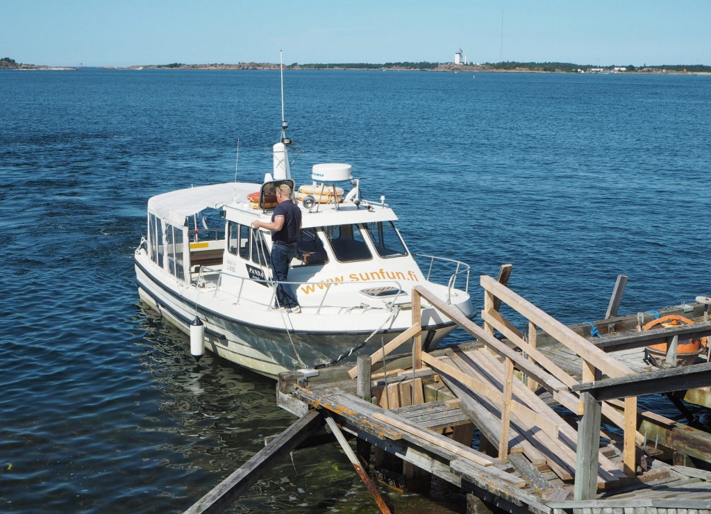 Gustavsvärnin laiturija Sunfunin vene Gustavsvärnin laiturija Sunfunin vene