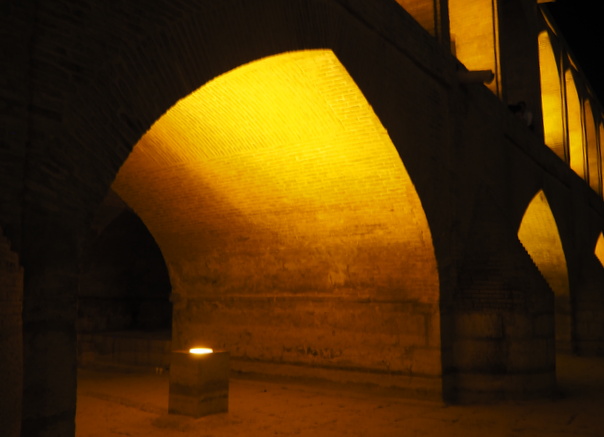 Isfahan joki illalla Isfahan joki illalla