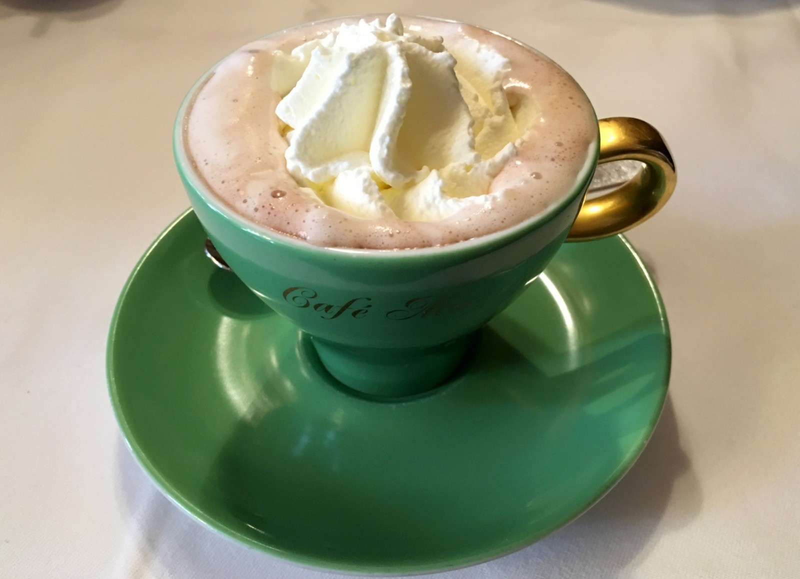 Kaakao kermalla Cafe Mozart Wien