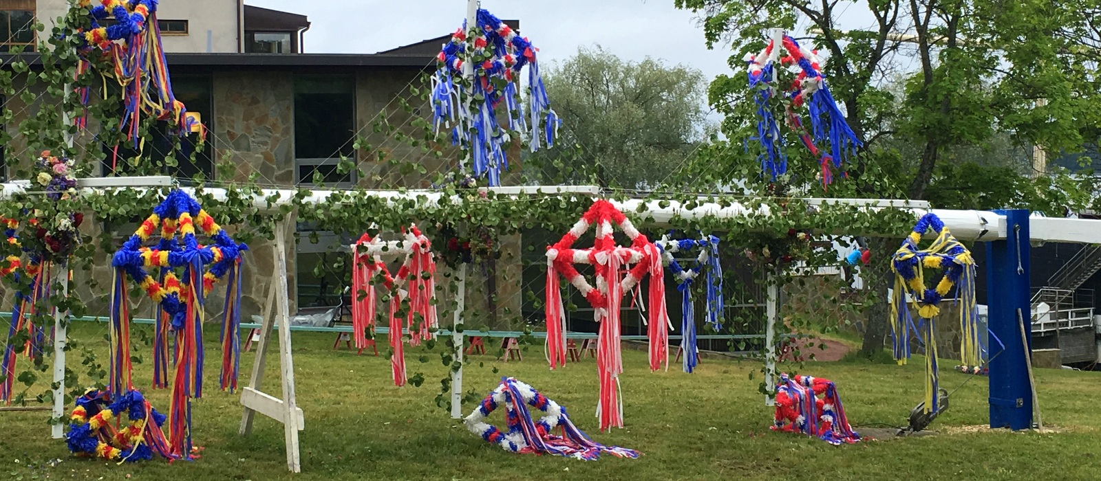 Juhannussalot feature