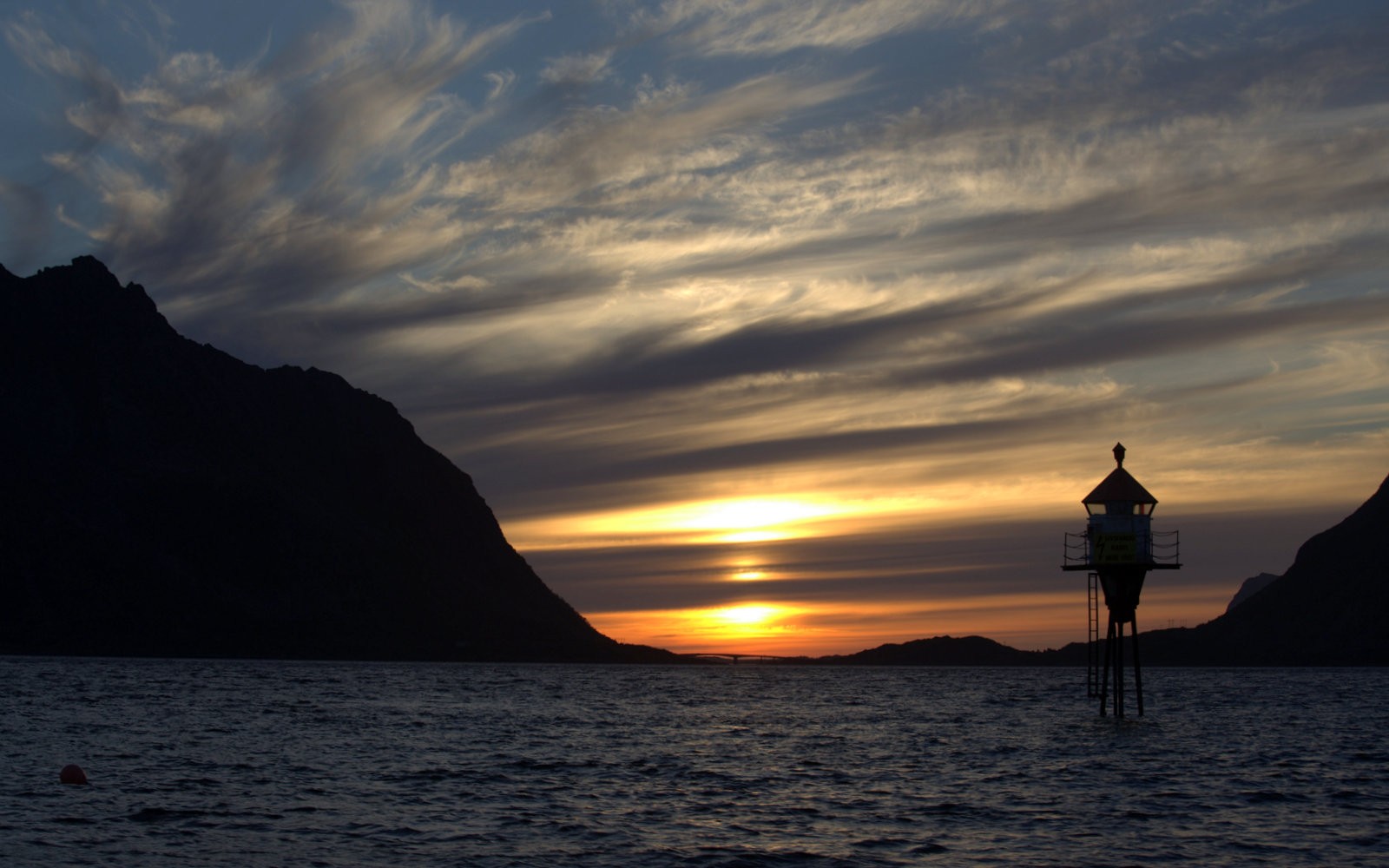 Auringolasku Henningsvaer