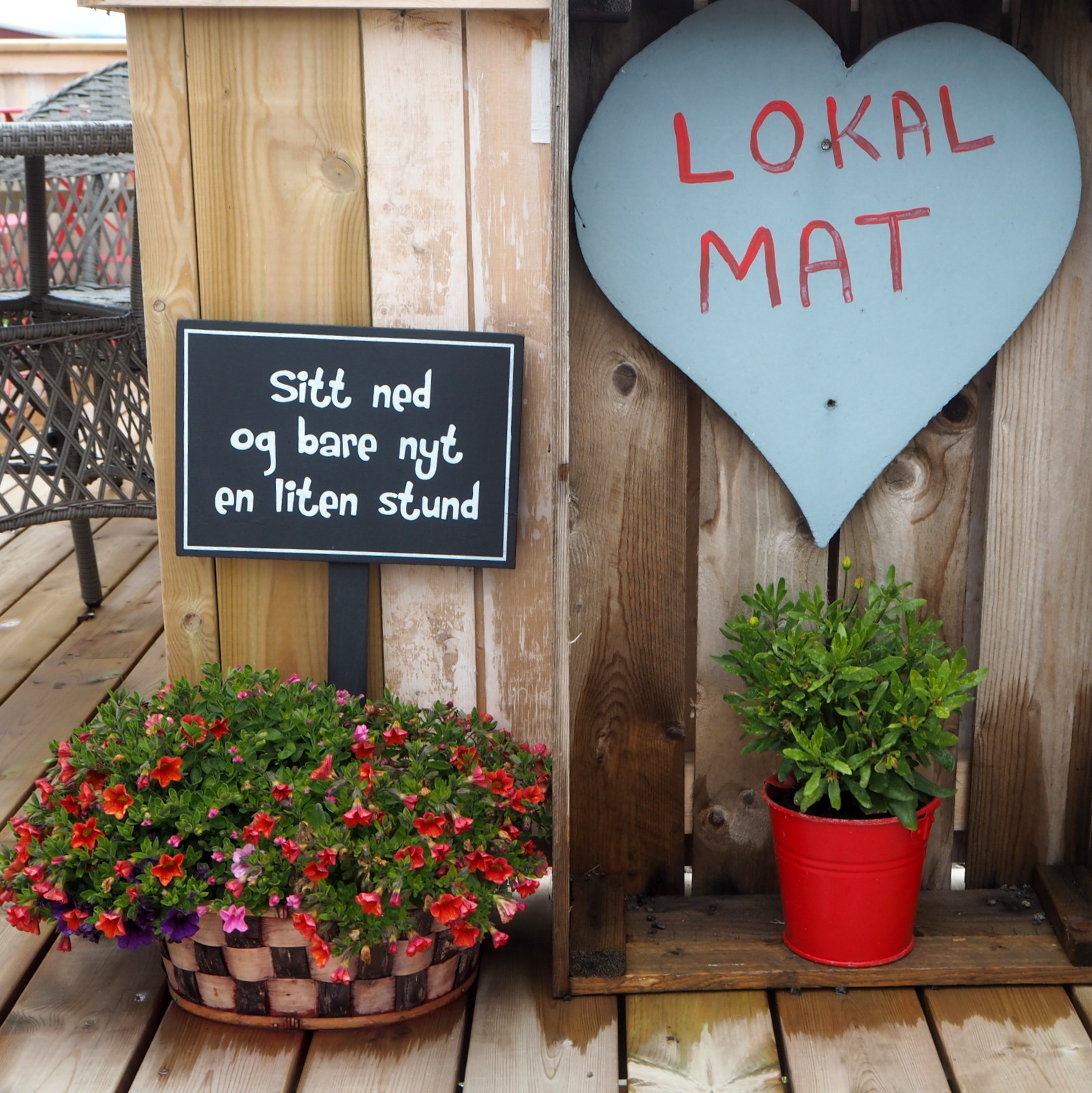 Kahvila Leknesin lähellä Lofooteilla