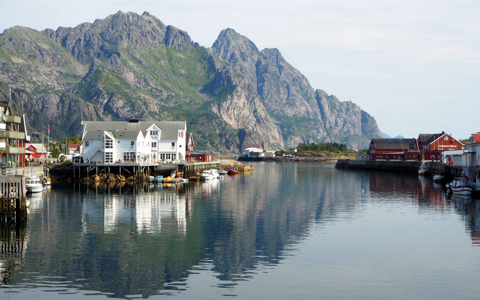 Henningsvaer Bryggehotel