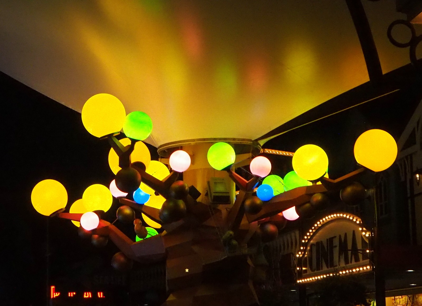 Linnanmäen valokarnevaalit