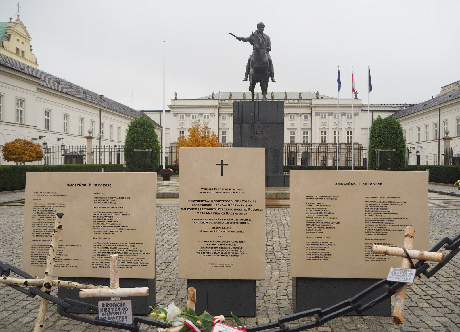 Presidentin palatsi ja Smolenskin lento-onnettomuus Varsova