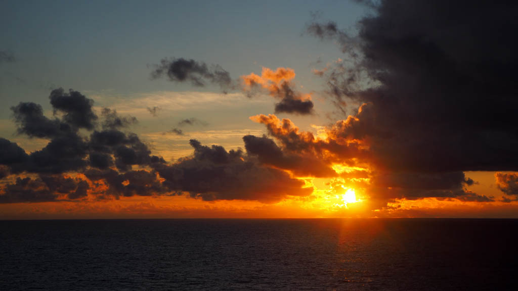 Auringonlasku Intian valtamerellä