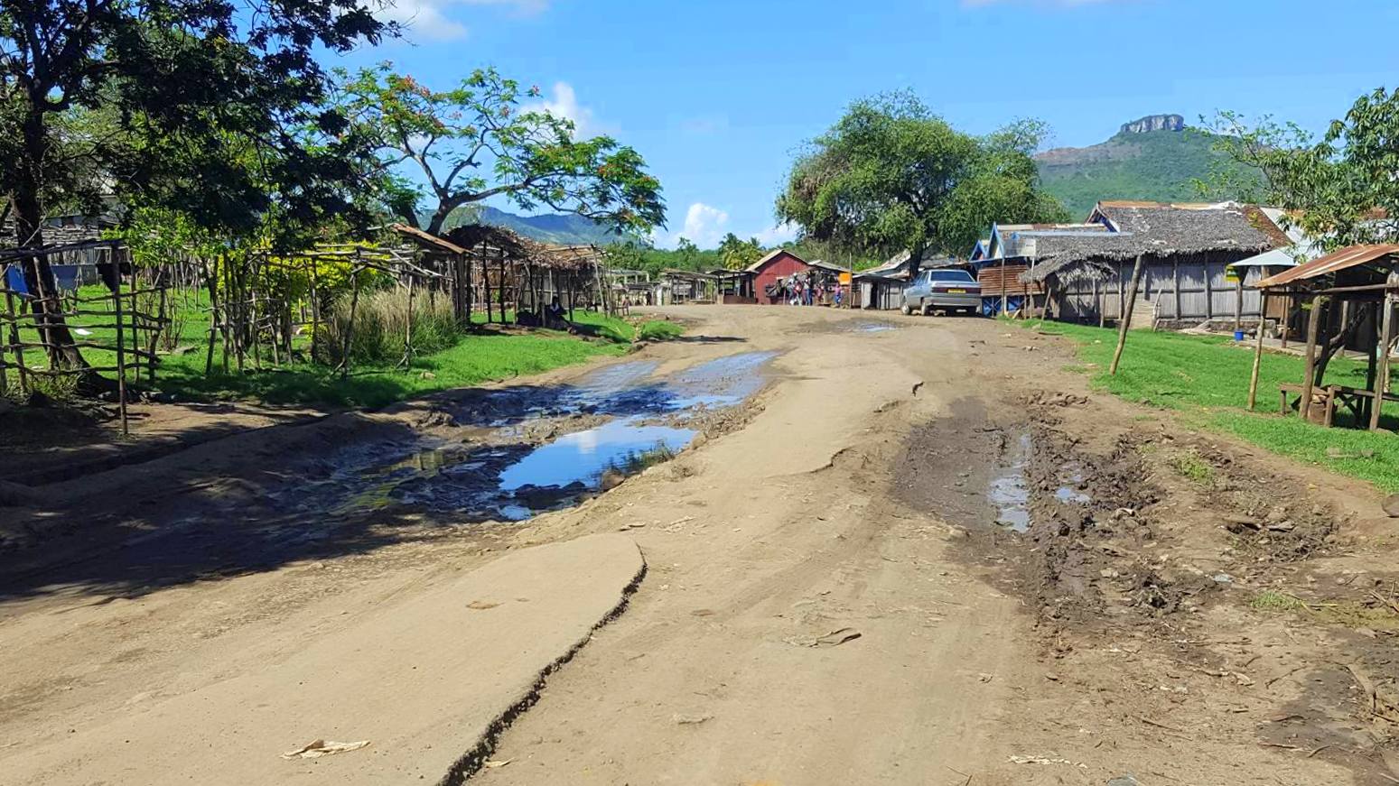 Tsingy Rouge Madagaskar tie road