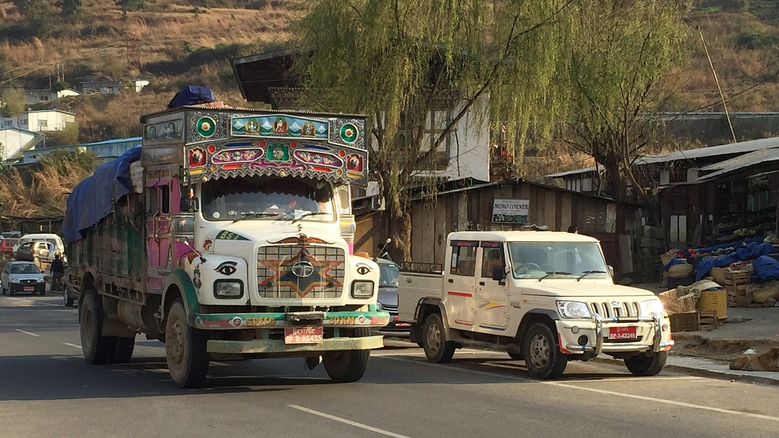 Kuorma-auto Punakhassa