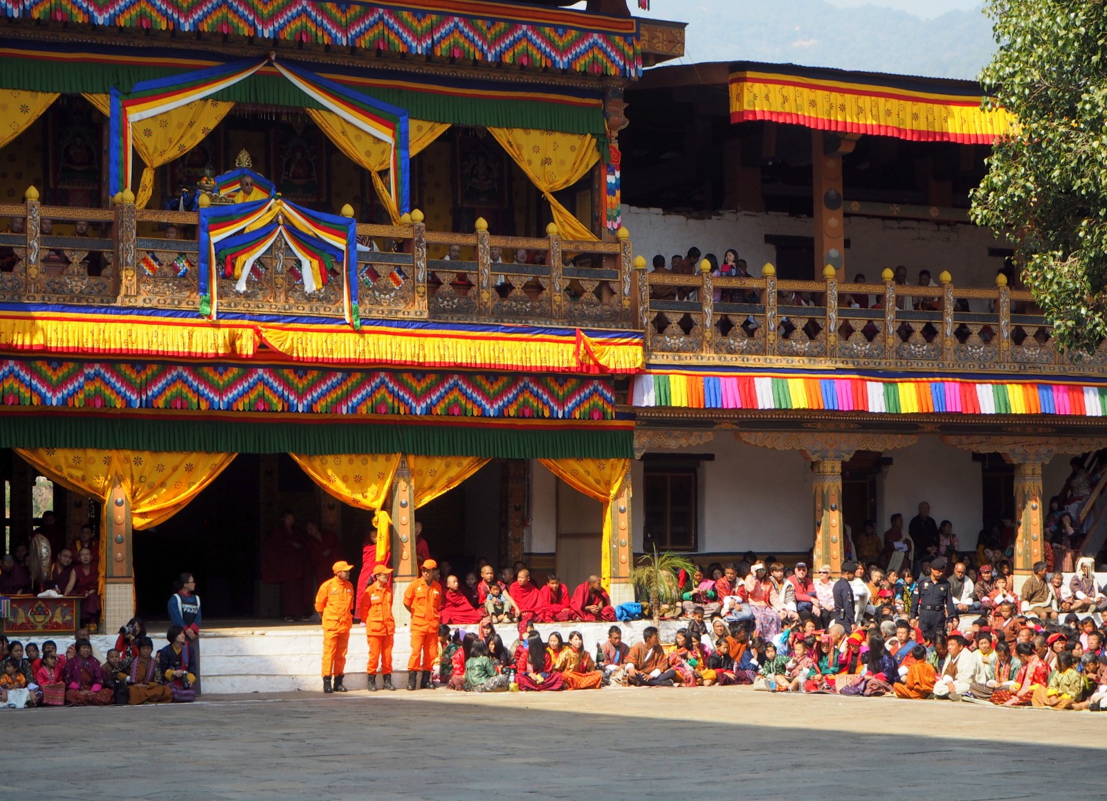 Punakha katsojia