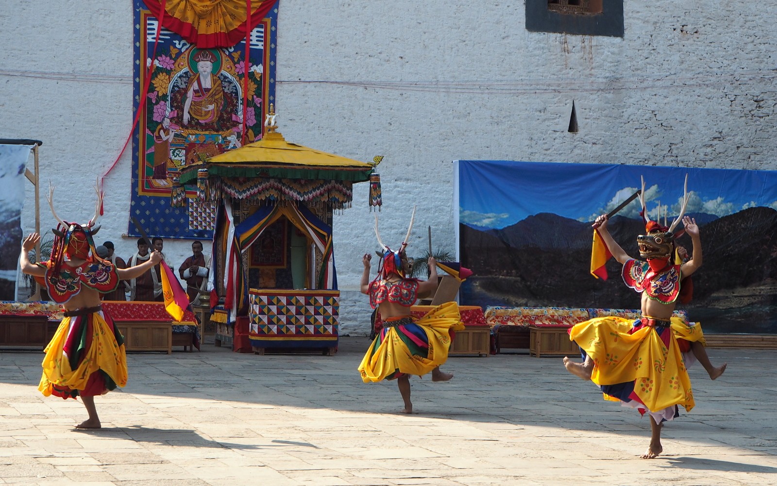Punakha tansseja