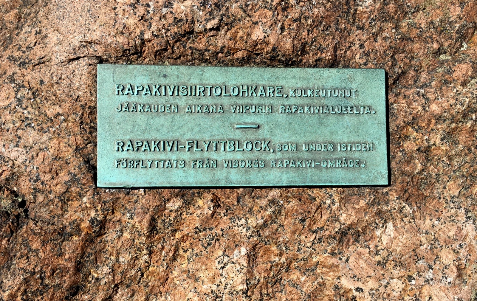 Lumoava Helsinki Kaivopuisto siirtolohkare