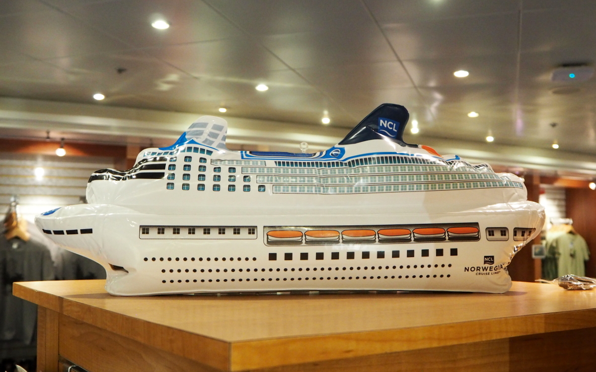 Norwegian Sun shopping