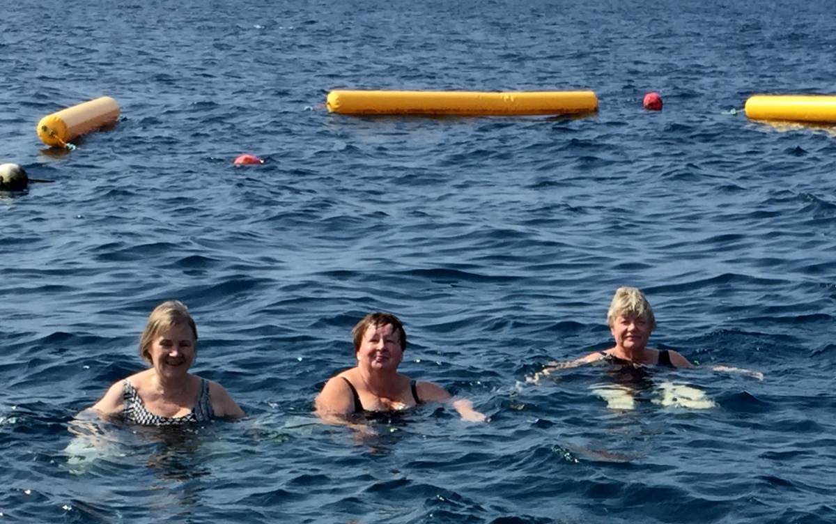 Uimassa Punaisessameressä Jeddassa