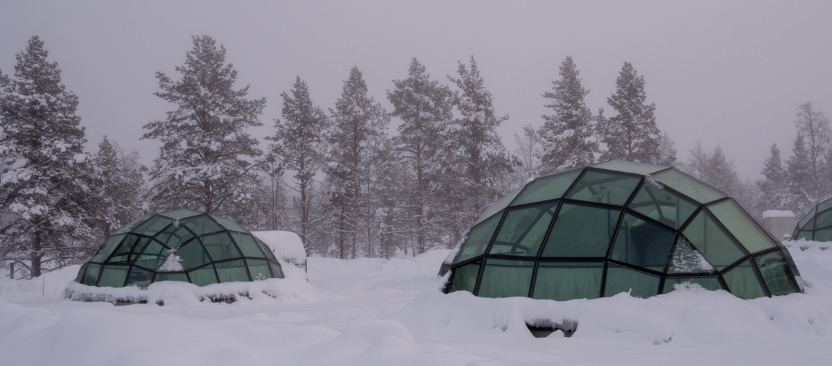 Yö Kakslauttasessa feature