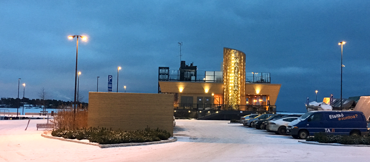 Kello viiden tee-feature