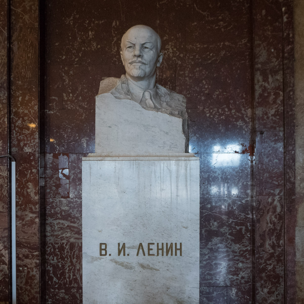 Moscow metro Ploshchad Revolyutsii