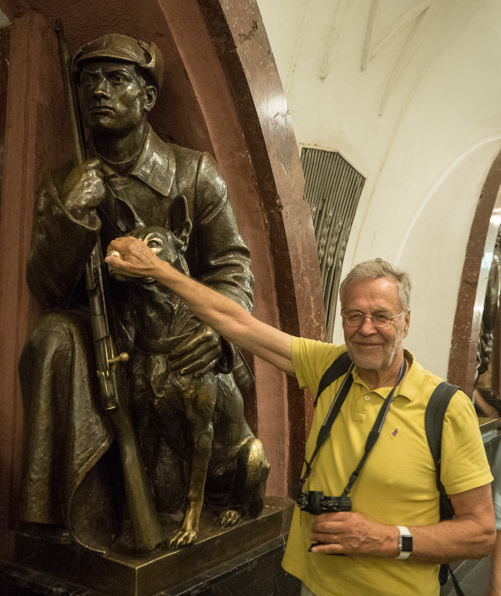 Moscow metro Ploshchad Revolyutsii