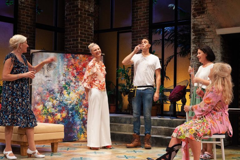 Pullo cavaa ja aurinkoa