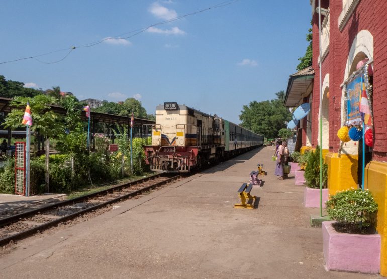 Circular Train Yangon - tärkeimmät nähtävyydet