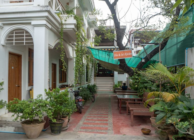 Ma Ma Guest House Mandalay Myanmar kustannukset