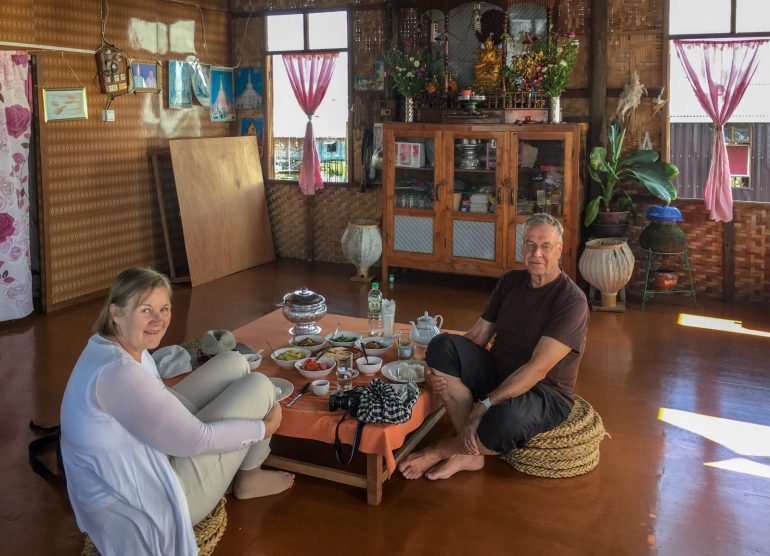 Lounas Inle-järvellä