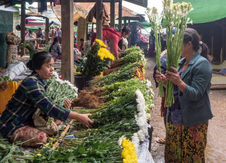 Heho Markkinoilla Myanmarissa