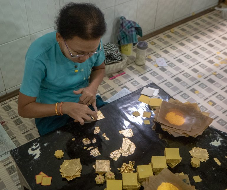 Lehtikullan valmistusta Mandalay