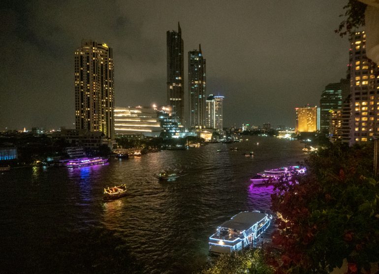 Shangri-La Bangkokin paras hotelli