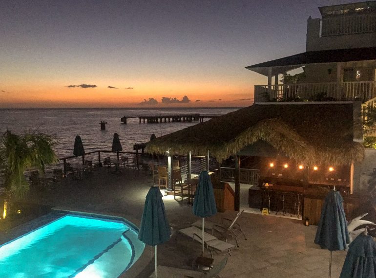 Dominica Karibiaa lennellen vai risteillen