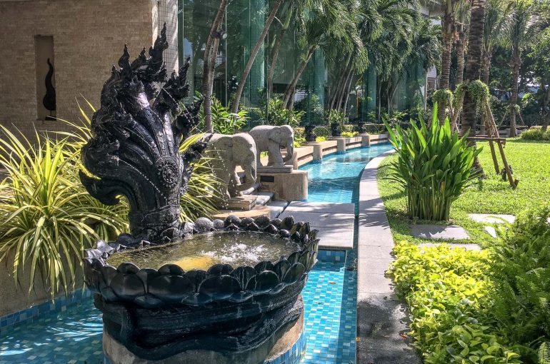 Shangri-La Bangkokin paras hotelli