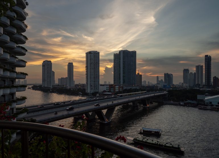 Shangri-La Bangkokin paras hotelli