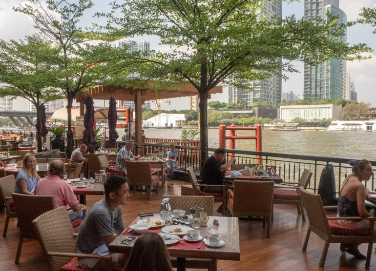 Shangri-La Bangkokin paras hotelli