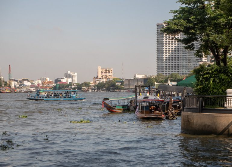 Shangri-La Bangkokin paras hotelli