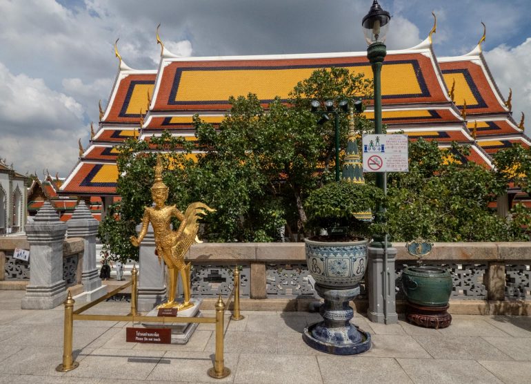 Smaragdibuddhan temppeli Bangkok - Bangkokin temppelit Chao Phraya -joen varrella