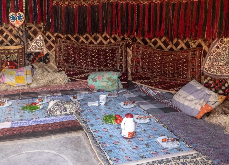 Darvaza kylävierailu