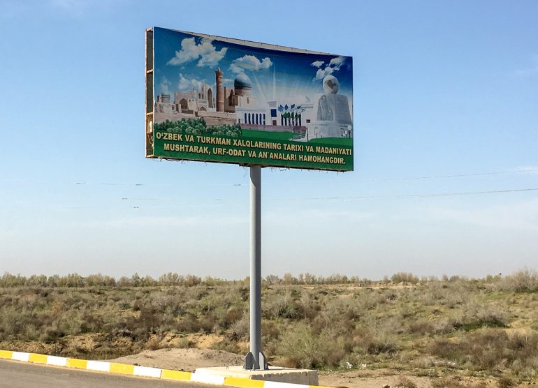 Turkmenistanin rajalla Uzbekistanista Turkmenistaniin