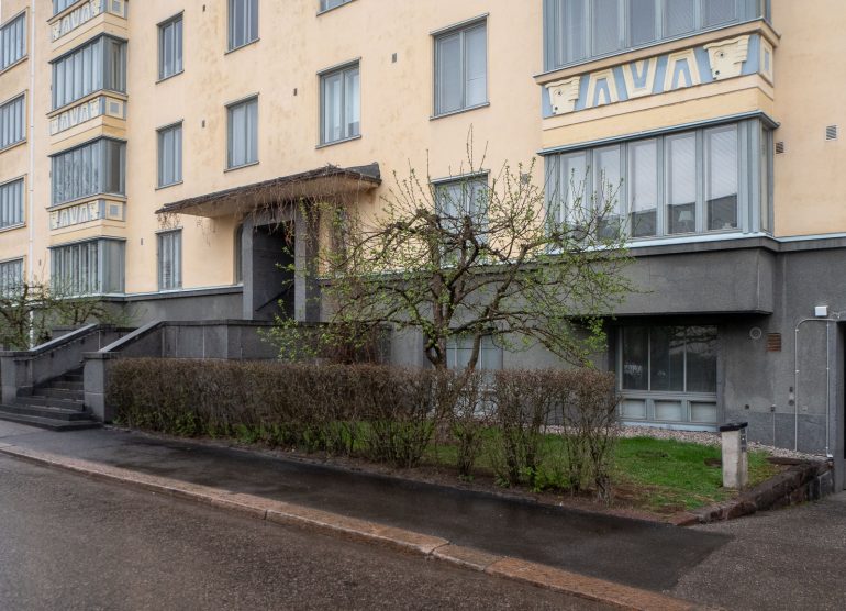 Välskärinkatu 9 Suomisen Olli asui täällä