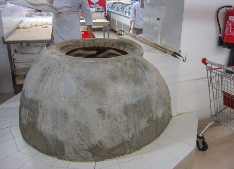 Carrefourin leipäuuni Tbilisi