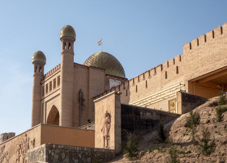 Istaravshan Dushanbesta Khujandiin