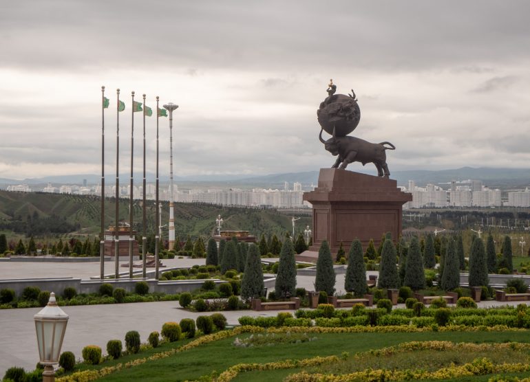 Maanjäristyksenn muistomerkki